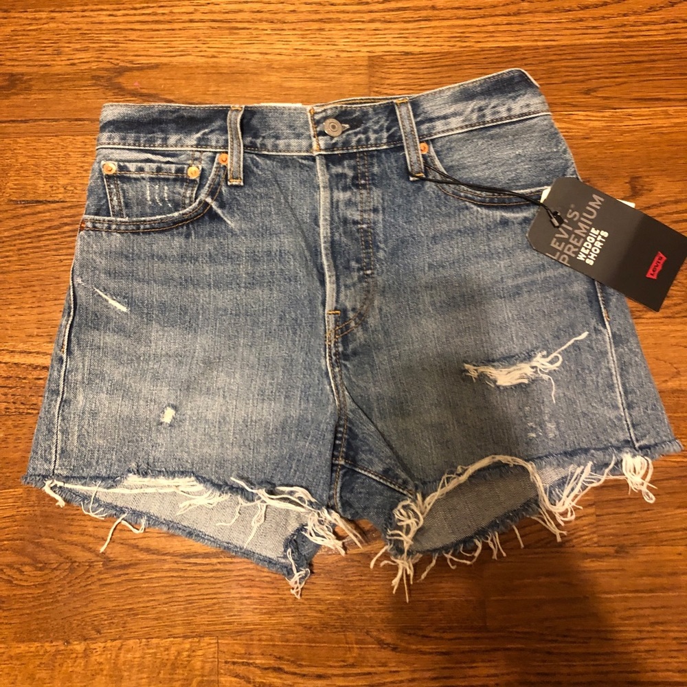 Levi’s High Rise Wedgie Shorts